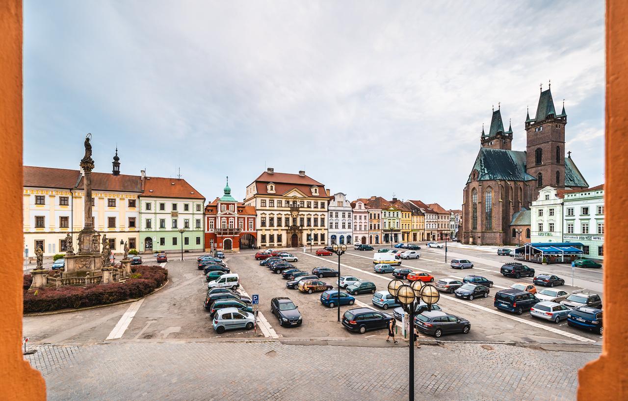 Unique Central Square Business Apt. Hradec Kralove Luaran gambar