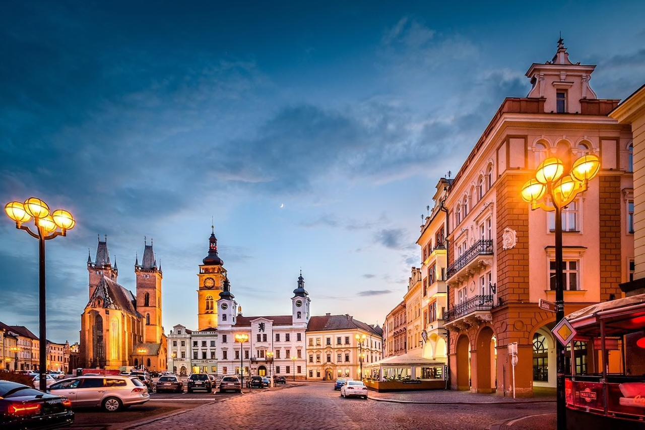 Unique Central Square Business Apt. Hradec Kralove Luaran gambar