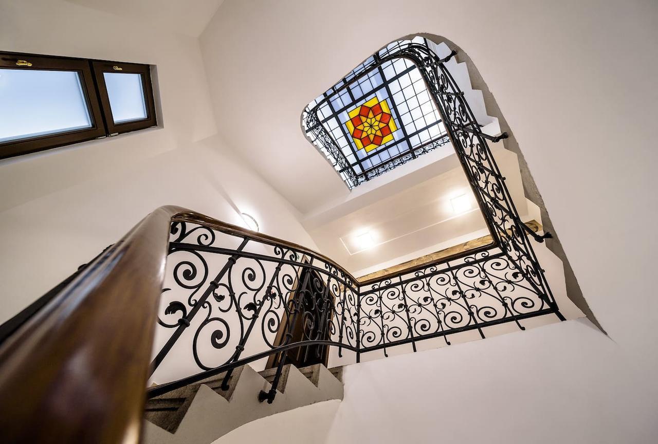 Unique Central Square Business Apt. Hradec Kralove Luaran gambar