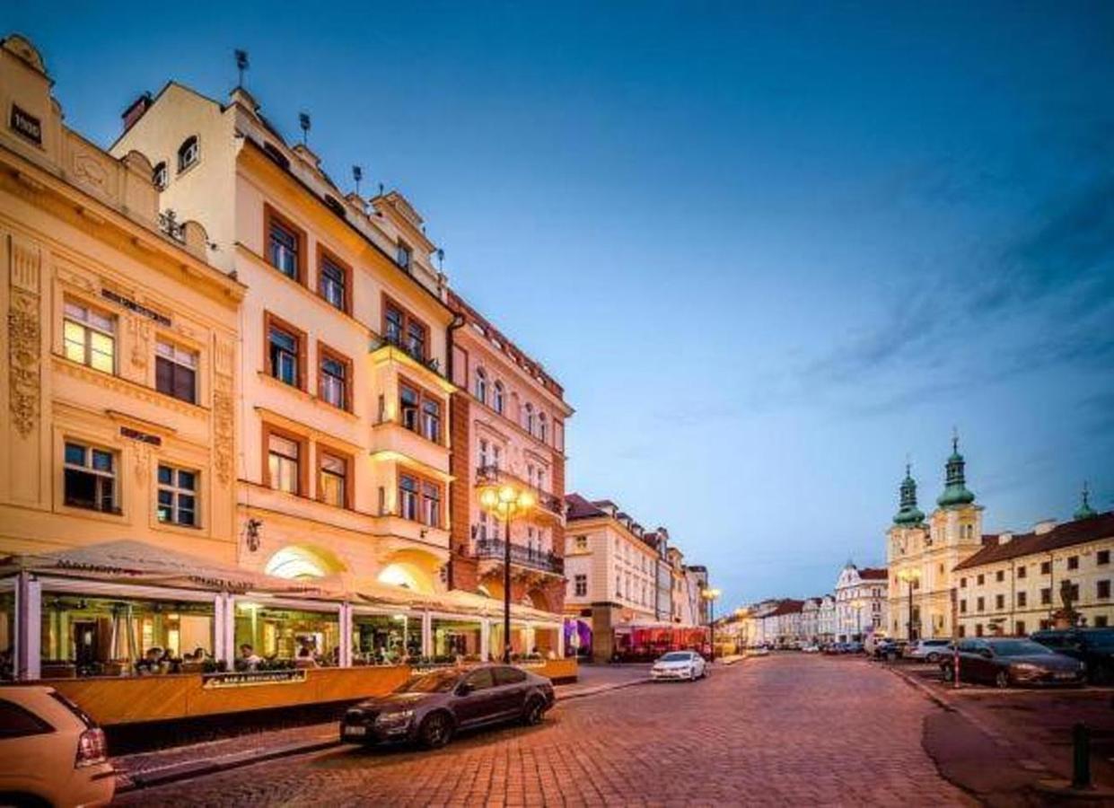 Unique Central Square Business Apt. Hradec Kralove Luaran gambar